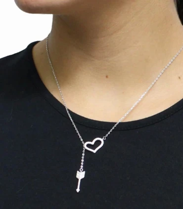 Flechazo – Collar de Plata con Corazón y Flecha Brillante