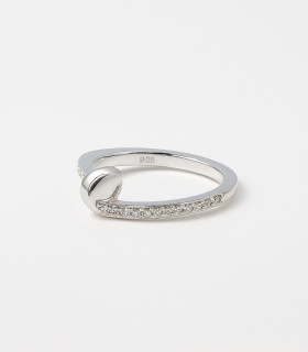 Abrazo de Brillo – Anillo de Plata con Curva y Circonias