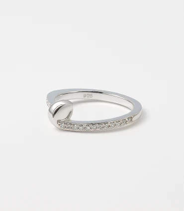 Abrazo de Brillo – Anillo de Plata con Curva y Circonias