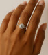 Halo Celeste – Anillo de Plata con Circonia Central y Microengaste